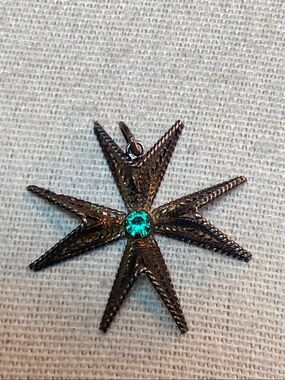 Vintage 925 CAA Sterling Silver Starburst Pendant Green Stone